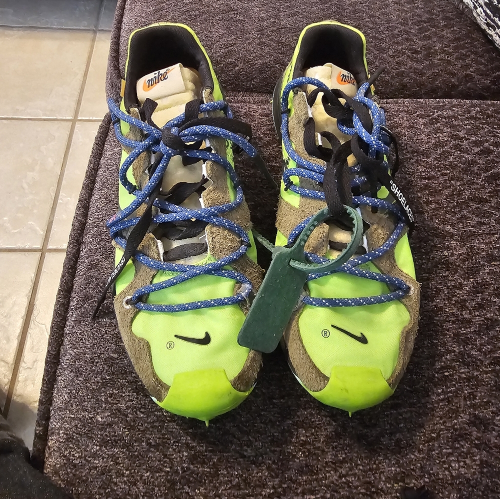 Women's nikes size 7.5